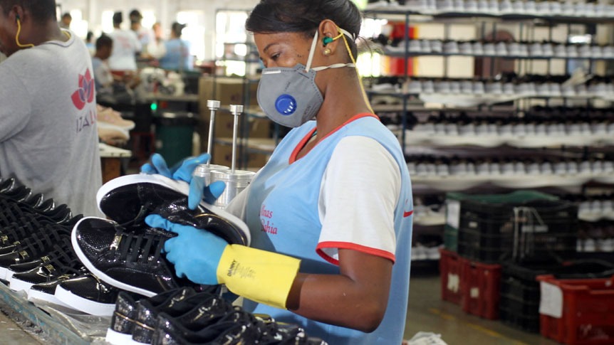 Número de empresas industriais encolhe pelo sexto ano seguido em 2019
